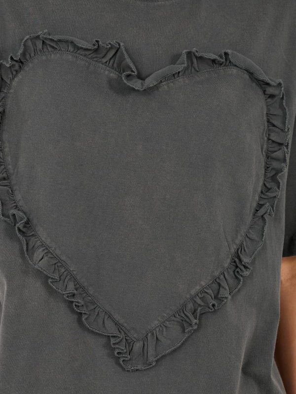 ⁦Styli Women's Acid Washed Ruffled Heart Design Oversized T-Shirt⁩ - الصورة ⁦5⁩
