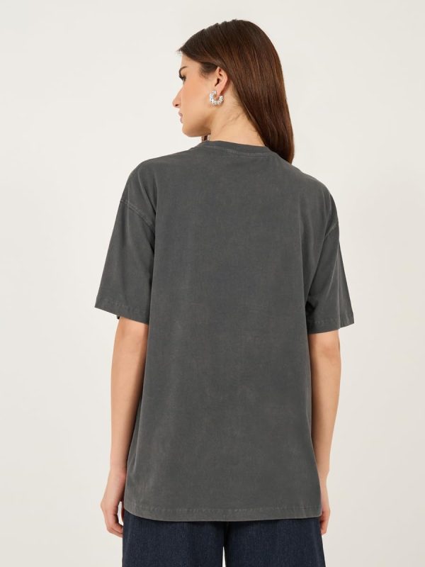 ⁦Styli Women's Acid Washed Ruffled Heart Design Oversized T-Shirt⁩ - الصورة ⁦6⁩