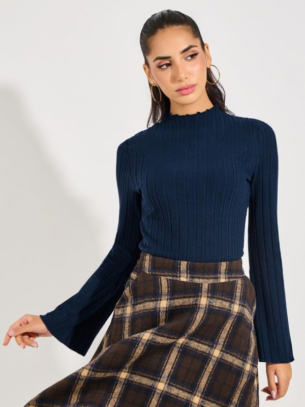 ⁦Styli Women Ribbed Knit Top With Flared Sleeves⁩ - الصورة ⁦3⁩