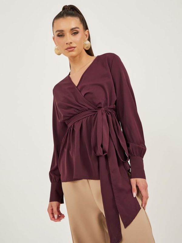 ⁦Styli Women's Balloon Sleeve Wrap Top With Tie-Up Waist Detail⁩ - الصورة ⁦2⁩