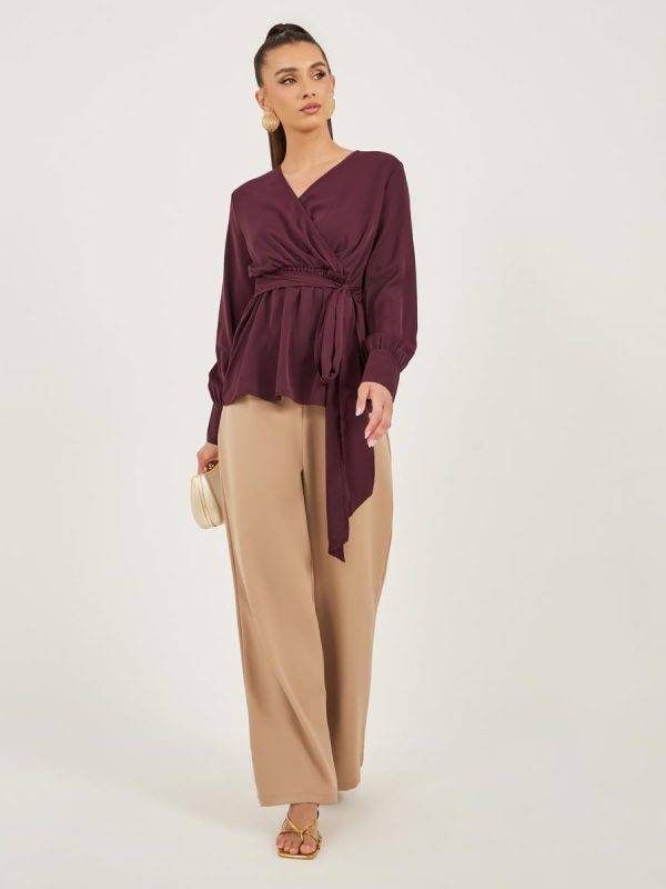 ⁦Styli Women's Balloon Sleeve Wrap Top With Tie-Up Waist Detail⁩ - الصورة ⁦3⁩