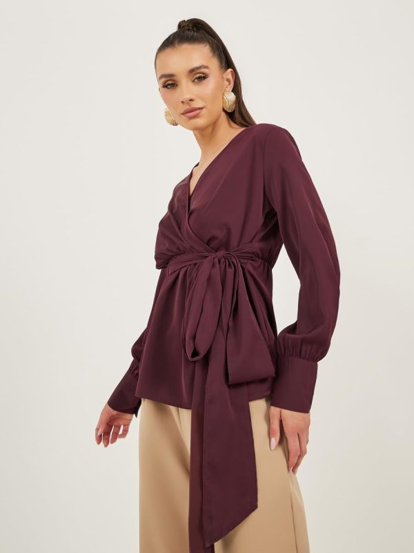 ⁦Styli Women's Balloon Sleeve Wrap Top With Tie-Up Waist Detail⁩ - الصورة ⁦4⁩