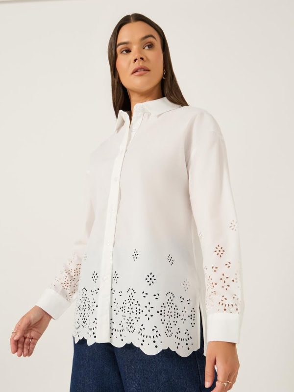 ⁦Styli Women's Oversized Laser Cut Hem Shirt With Long Sleeves⁩ - الصورة ⁦2⁩