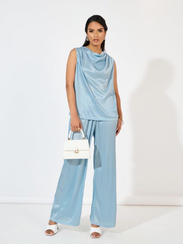 ⁦Styli Womene Sleeveless Pleated Top With Cowl Neck⁩ - الصورة ⁦3⁩