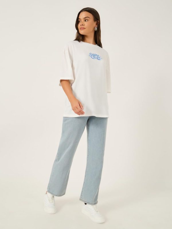⁦Styli Women's Embroidered Short Sleeve Oversized T-Shirt⁩ - الصورة ⁦3⁩