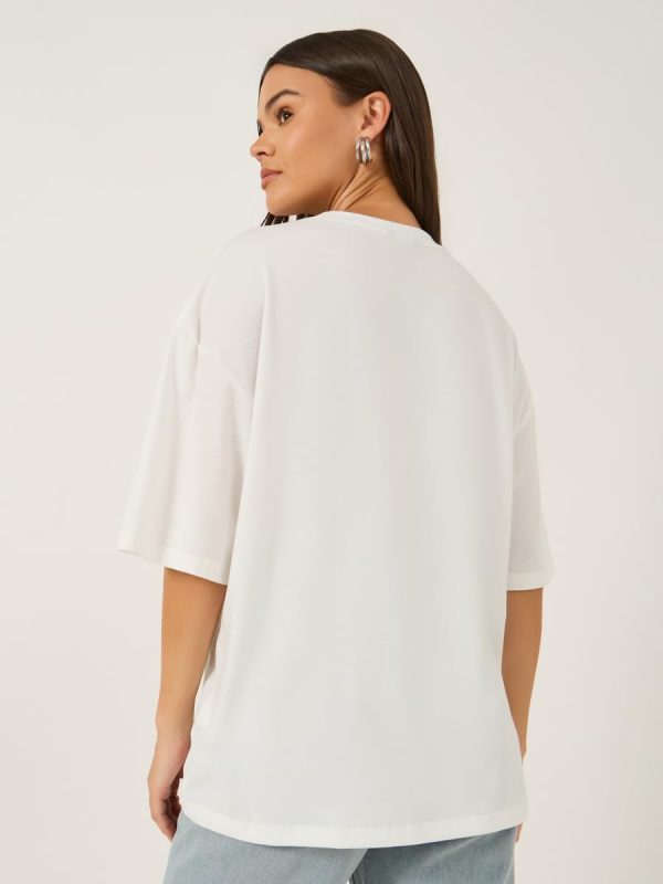 ⁦Styli Women's Embroidered Short Sleeve Oversized T-Shirt⁩ - الصورة ⁦5⁩