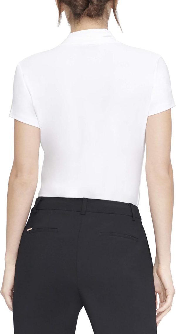 ⁦DKNY womens SHORT SLEEVE SIDE RUCHE Shirt⁩ - الصورة ⁦3⁩