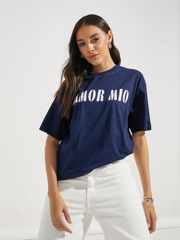 ⁦Styli Womene Oversized Amor Mio Slogan Rhinestone Longline T-Shirt⁩ - الصورة ⁦2⁩