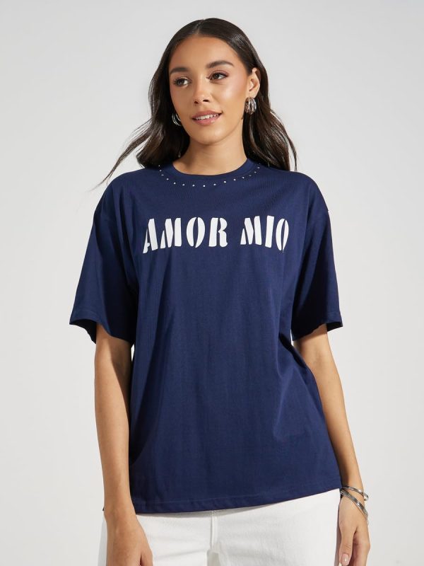 ⁦Styli Womene Oversized Amor Mio Slogan Rhinestone Longline T-Shirt⁩ - الصورة ⁦4⁩