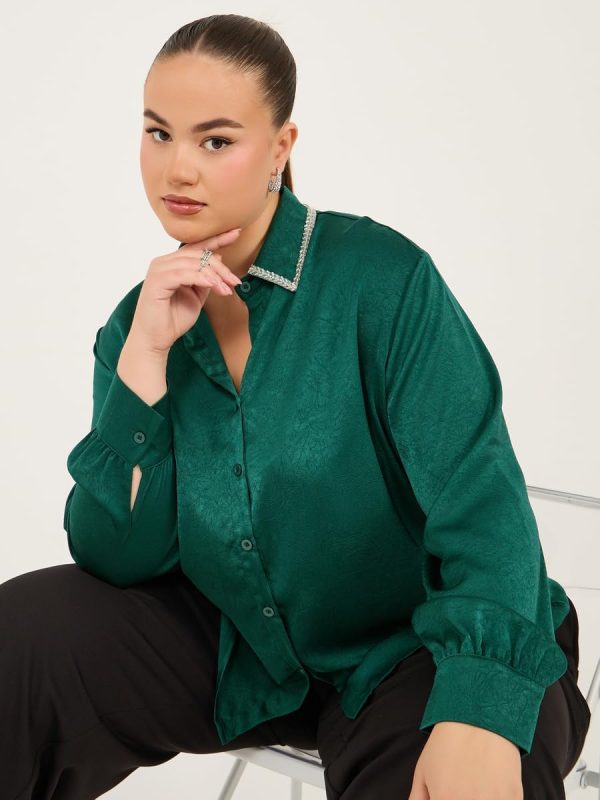 ⁦Styli Women's Plus Size Embellished Collar Shirt⁩ - الصورة ⁦2⁩