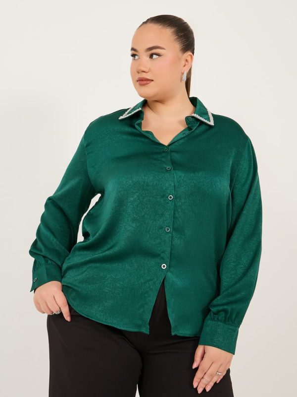 ⁦Styli Women's Plus Size Embellished Collar Shirt⁩ - الصورة ⁦4⁩