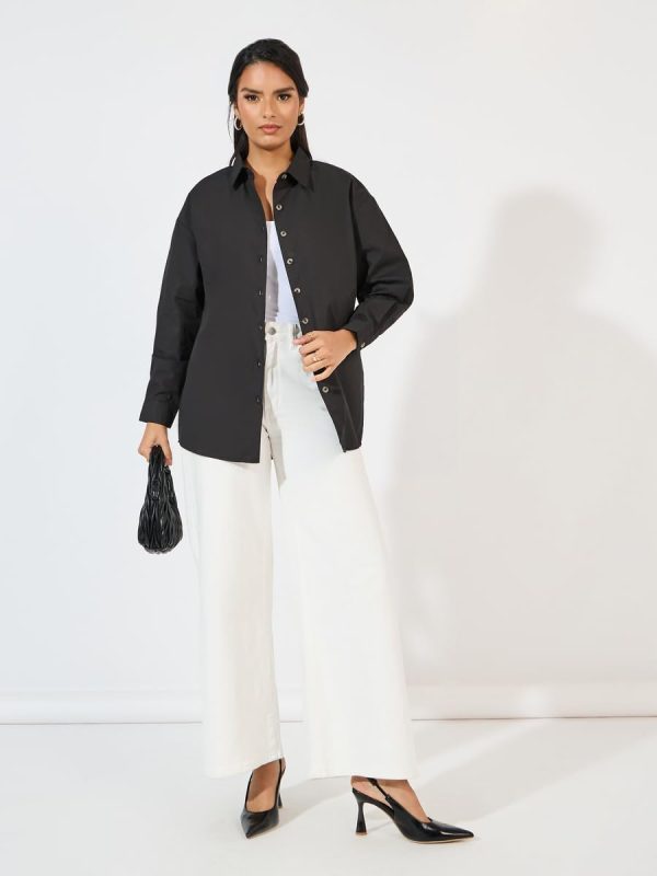 ⁦Styli Women Oversized Longline Shirt With Slogan Back Print⁩ - الصورة ⁦3⁩