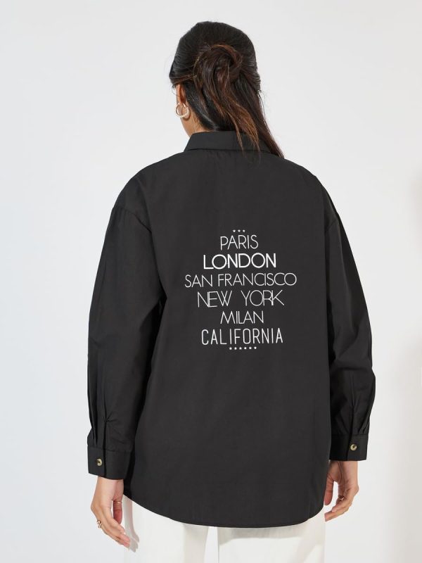⁦Styli Women Oversized Longline Shirt With Slogan Back Print⁩ - الصورة ⁦5⁩