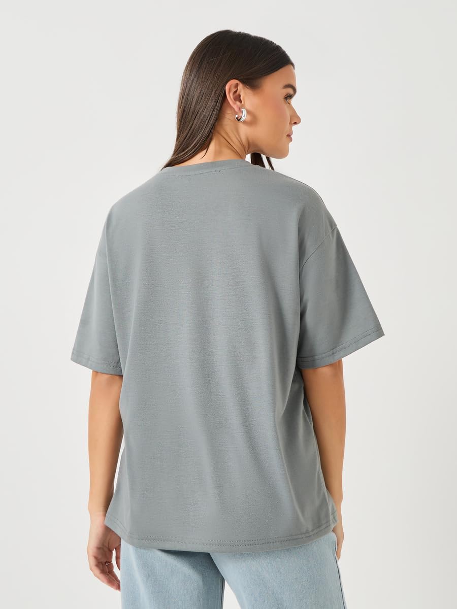 Styli Women's Floral Foil Graphic Oversized Round Neck T-Shirt 5 Styli Women's Floral Foil Graphic Oversized Round Neck T-Shirt - الصورة 5