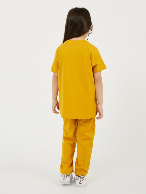 ⁦Styli Girls Graphic Printed Short Sleeve T-Shirt And Pyjama Set⁩ - الصورة ⁦6⁩