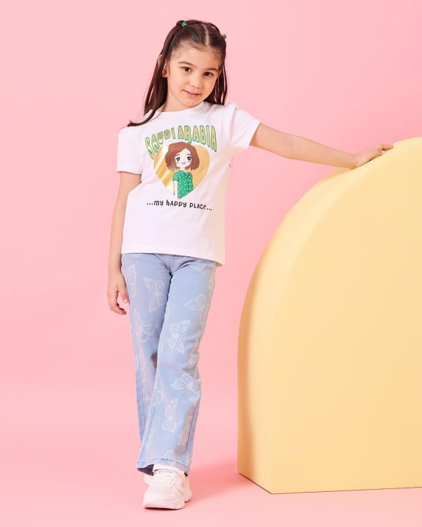 ⁦REDTAG Girls My Happy Place Saudi Arabia Placement Print T-Shirt⁩ - الصورة ⁦2⁩