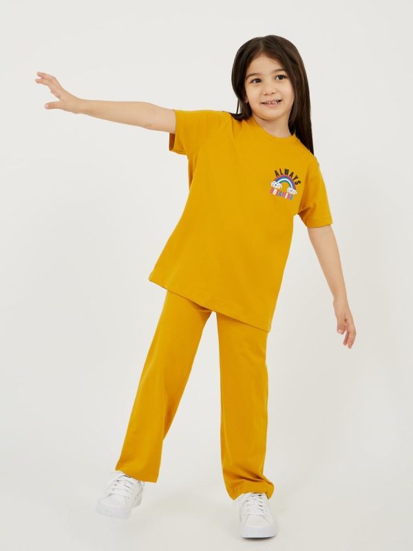 ⁦Styli Girls Graphic Printed Short Sleeve T-Shirt And Pyjama Set⁩ - الصورة ⁦2⁩