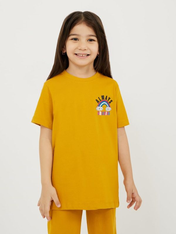 ⁦Styli Girls Graphic Printed Short Sleeve T-Shirt And Pyjama Set⁩ - الصورة ⁦3⁩