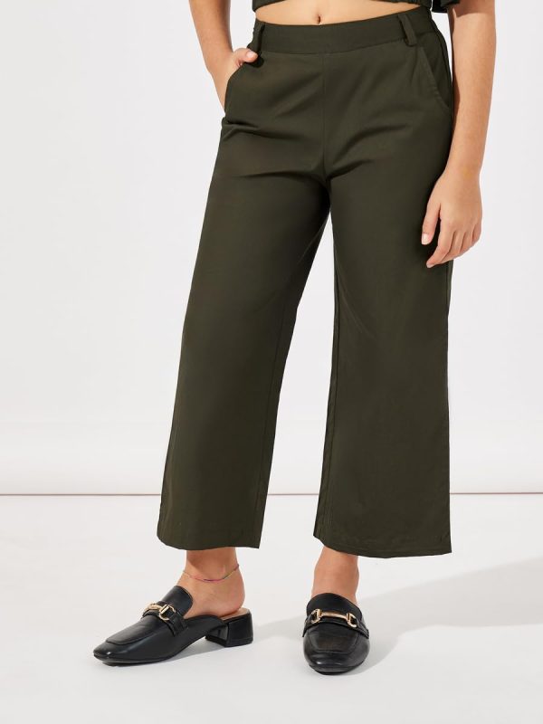⁦STYLI Girls Layered Sleeve Crop Top & Wide Leg Pants Set⁩ - الصورة ⁦5⁩