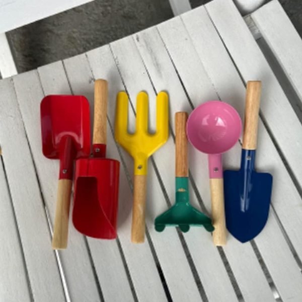 ⁦6pcs Sand Toys Set,Beach Toys Shovel for Kids,Gardening Tools Set with Cylinder,Spoon,Fork,Rake,Flat Shovel & Pointed Shovel,Hand Metal Real Garden Loosening Soil Planting Tools for Toddlers⁩ - الصورة ⁦3⁩