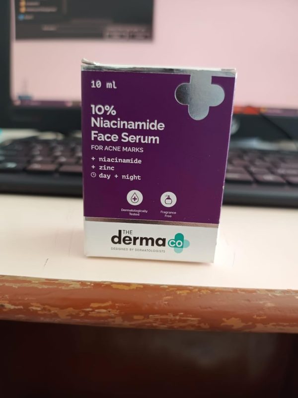 ⁦The Derma Co 10% Niacinamide Face Serum For Acne Marks & Acne Prone Skin For Unisex, 10ml (Dermaco)⁩ - الصورة ⁦2⁩