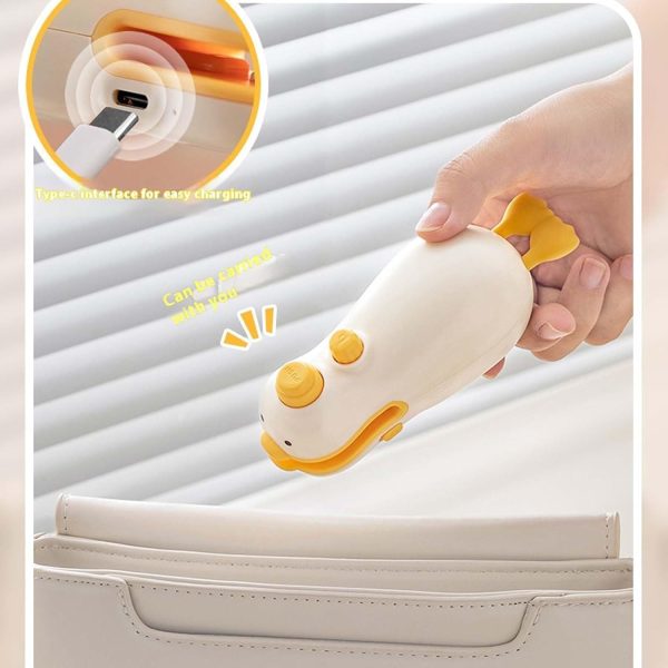 ⁦Azonee Mini Bag Sealer 2025 New Cute Duck Design 2-in-1 Chip Bag Sealer with Cutter, USB Rechargeable Heat Seal Machine for Food Storage, Snacks Freshness, Portable Handheld Sealer (1PC)⁩ - الصورة ⁦6⁩