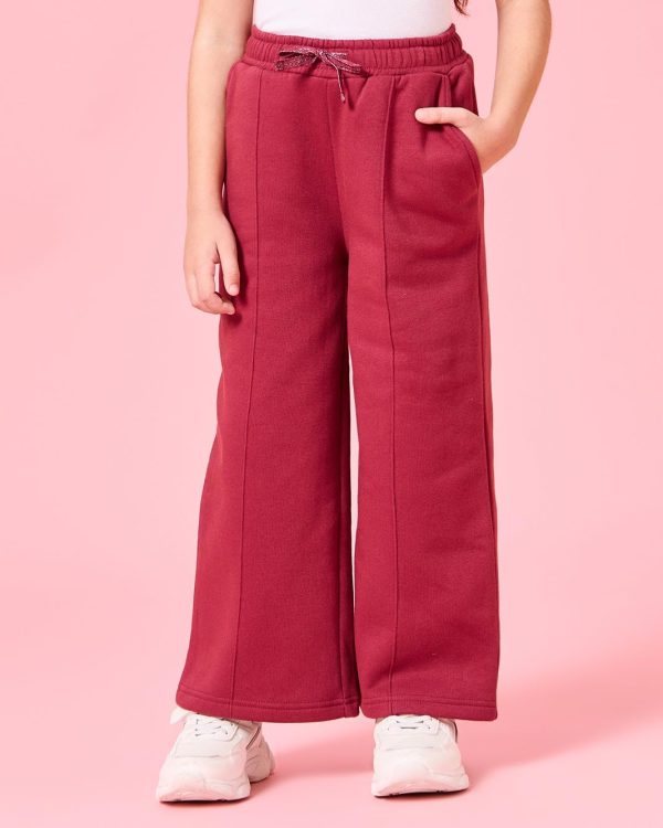 ⁦REDTAG Girls Crimson Solid Wide leg Active Track Pants 4-5 Years Black⁩ - الصورة ⁦2⁩