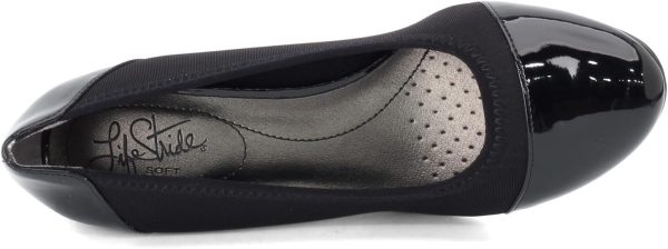 ⁦LifeStride Women's Juliana Stretch Wedge Pump⁩ - الصورة ⁦6⁩