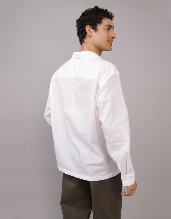 ⁦American Eagle Men Long-Sleeve Linen-Blend Popover Shirt⁩ - الصورة ⁦4⁩