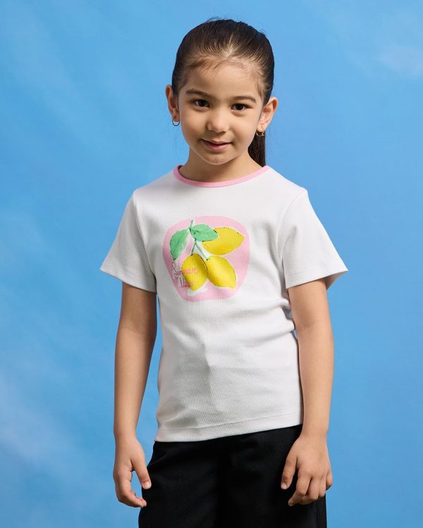 ⁦REDTAG Girls White Lemon Printed T-Shirt⁩ - الصورة ⁦2⁩