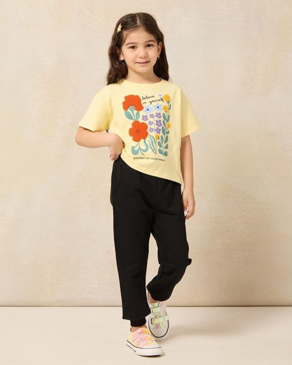 ⁦REDTAG Girls Black Active Track Pants⁩ - الصورة ⁦2⁩