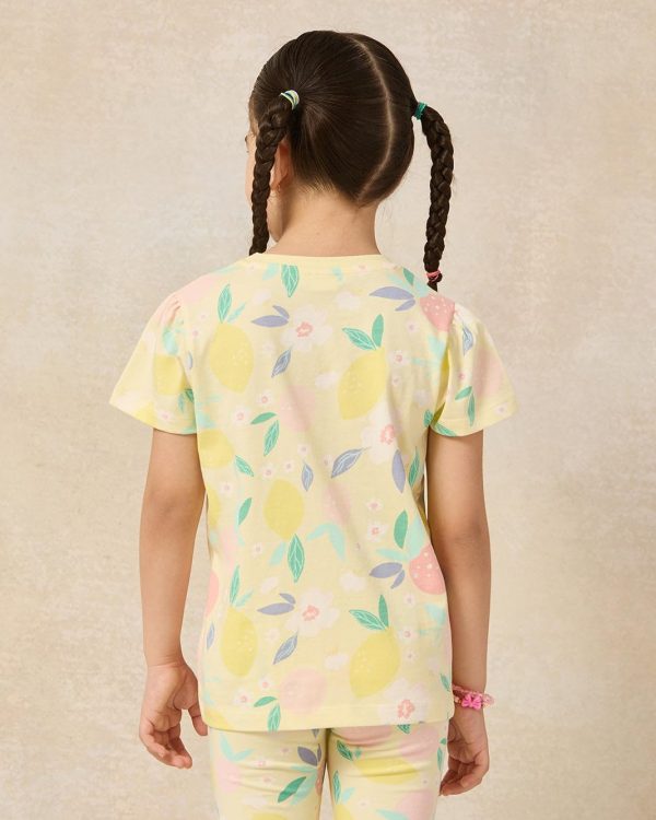 ⁦REDTAG Girls Yellow Printed T-shirt⁩ - الصورة ⁦4⁩