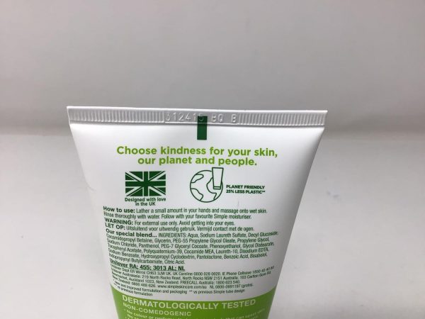 ⁦Simple Moisturizing Facial Wash, 5 Ounce (4 Count)⁩ - الصورة ⁦4⁩
