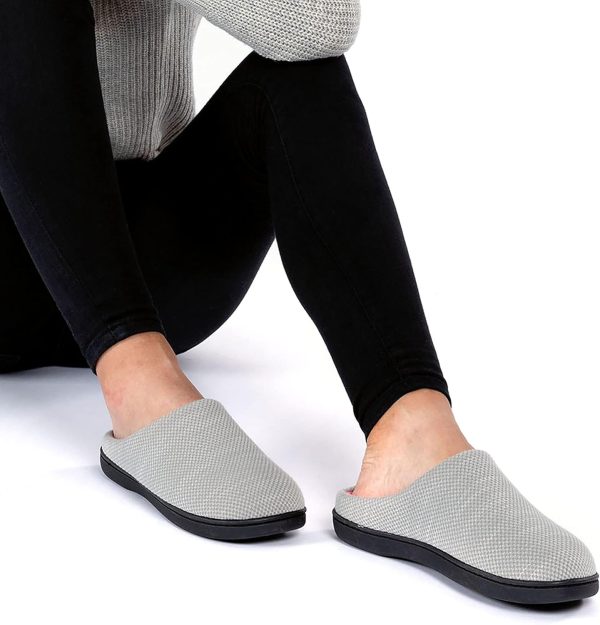 ⁦RockDove Women's Birdseye Knit Two-Tone Memory Foam Slipper⁩ - الصورة ⁦2⁩