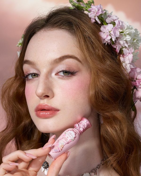 ⁦Flower Knows Midsummer Fairytales Lip Gloss-Glowy Moisturizing Coating Lip Lacquer-Hydrating Tinted Lip Oil for Girls & Women-Vegan & Cruelty Free - 0.17Fl Oz (G04 To the Moon, 5 ml)⁩ - الصورة ⁦4⁩