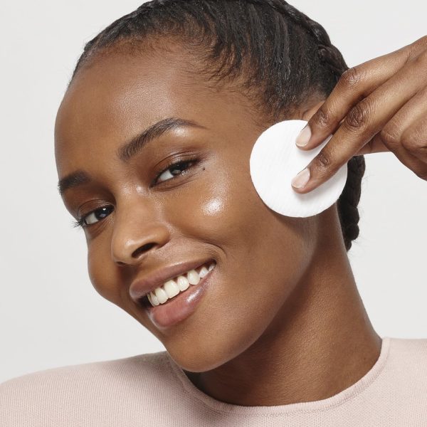 ⁦L'Oréal Paris - Smoothing and Exfoliating Facial Peeling Lotion - Removes Blackheads, Enlarged Pores & Blemishes - Glycolic Acid 5% - Revitalift Toner Peeling - 180ml⁩ - الصورة ⁦4⁩