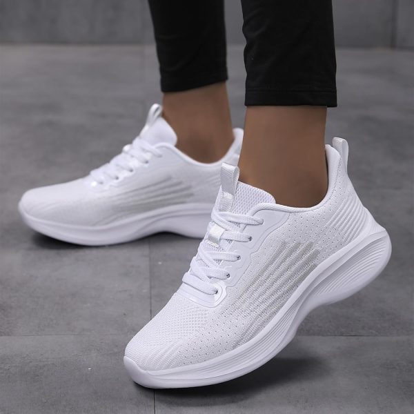 ⁦MrToNo Womens Sneakers Ultra Lightweight Breathable Walking Shoes Athletic Running Shoes Casual Gym Workout Sports Tennis Shoes⁩ - الصورة ⁦6⁩
