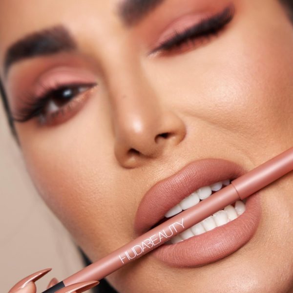 ⁦HUDA BEAUTY Lip Contour 2.0 Automatic Matte Lip Pencil Warm Brown⁩ - الصورة ⁦6⁩