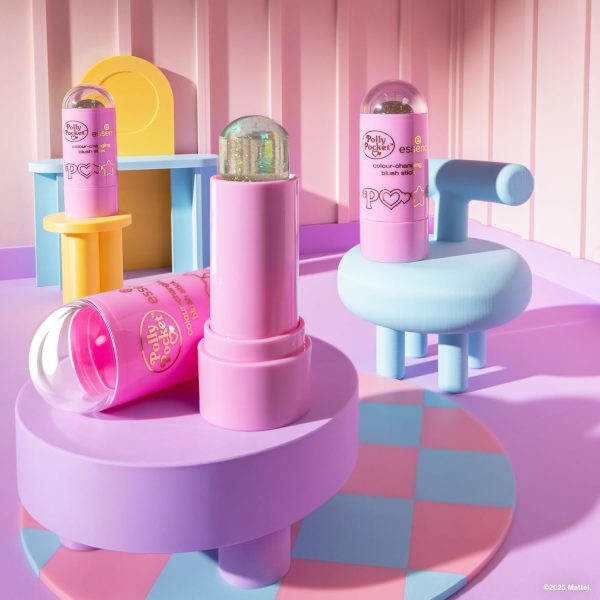 ⁦essence Polly Pocket Colour-Changing Blush Stick, No. 01, Pink, Colour Matching, Colouring Effect, Natural, Vegan, Oil-Free, Paraben-Free, No Microplastic Particles, Pack of 1 (5.2 g)⁩ - الصورة ⁦5⁩