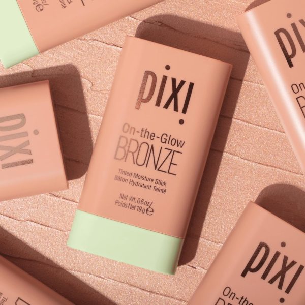 ⁦Pixi On-The-Glow Bronze - Softglow, Hydrating Tinted Moisture Bronzer Stick With Ginseng, Aloe Vera & Fruit Extracts, For Cheeks & Lips, 19G 0.6Oz, Paraben-Free⁩ - الصورة ⁦2⁩