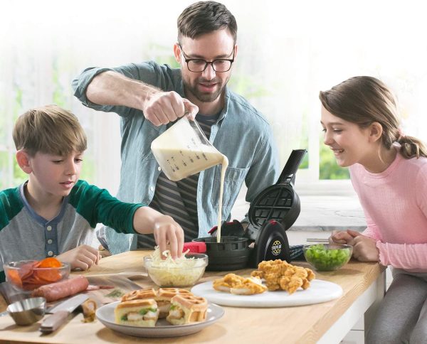 ⁦Presto 03512 Stuffler Stuffed Waffle Maker, Belgian, Large, Black⁩ - الصورة ⁦6⁩