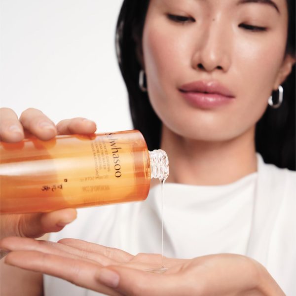 ⁦Sulwhasoo Concentrated Ginseng Renewing Water - Hydrating Korean Face Toner, Anti-Aging Skincare, Visibly Improves Wrinkles and Firmness, Niacinamide, Hyaluronic Acid & Glycerin - 5.07 fl. oz.⁩ - الصورة ⁦4⁩