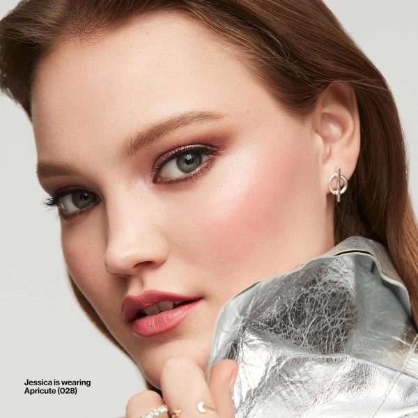 ⁦Revlon Powder Blush, Face Makeup Stocking Stuffers for Women, Buildable Color, Lightweight & Smooth Finish, 028 Apricute, 0.17 oz⁩ - الصورة ⁦4⁩