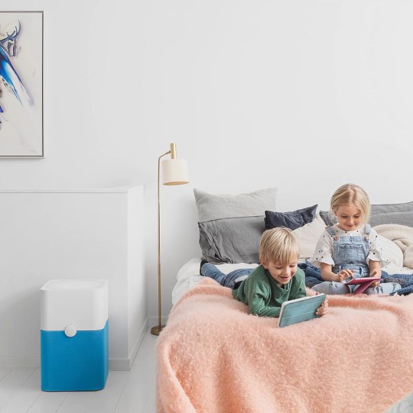 ⁦BLUEAIR Blue Pure 211+ Light Blue Pre-Filter, Washable Fabric Traps Pollen, Pet Hair & Dust, Diva Blue⁩ - الصورة ⁦5⁩