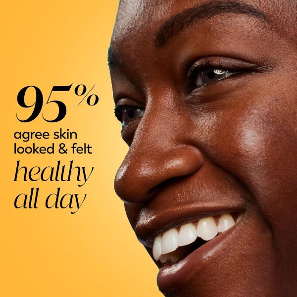 ⁦Olay Vitamin C Face Moisturizer, Brightening Cream for Women, Trial Size, Evens Tone, Dark Spot & Hyperpigmentation Reduction, Glowing Skin Care - Niaciniamide, Lactic Acid, 0.5 Oz⁩ - الصورة ⁦7⁩