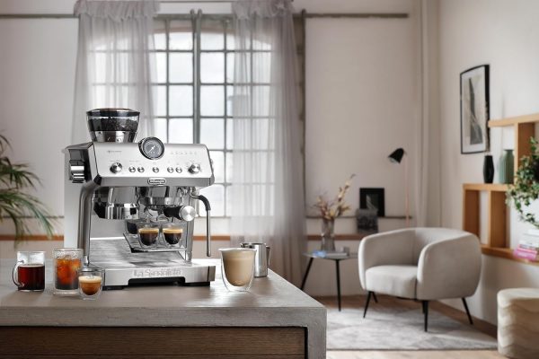 ⁦De'Longhi Cold Brew Coffee Machine LA SPECIALISTA OPERA Semi-Automatic Barista Espresso Machine with Built-in Grinder & Smart Tamping, Cold Extraction, 15 Bar Pressure, 15 Adjustable Settings EC9555.M⁩ - الصورة ⁦7⁩
