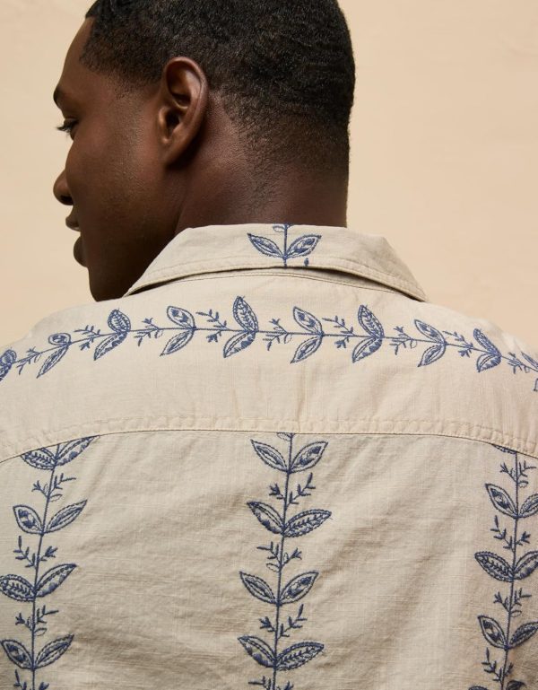 ⁦American Eagle Men Striped Button-Up Poolside Shirt⁩ - الصورة ⁦5⁩