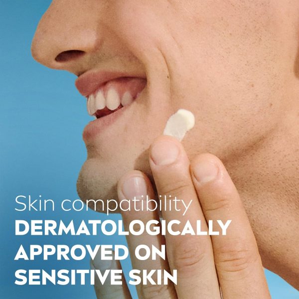 ⁦NIVEA MEN Sensitive Daily Protect Moisturiser SPF 30 (50ml), Moisturising Men's Face Cream Suitable For Sensitive Skin, Lightweight Face Moisturiser with UV Protection, Non-Greasy Formula⁩ - الصورة ⁦6⁩