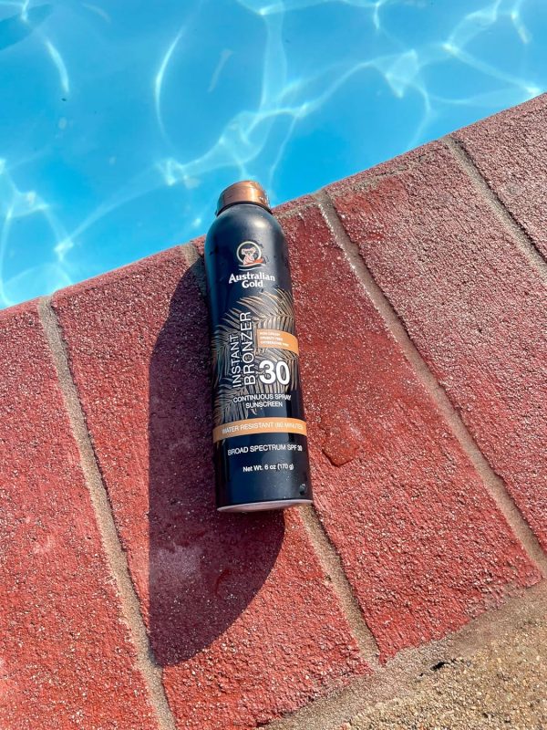 ⁦Australian Gold Continuous Spray Sunscreen with Instant Bronzer SPF 30, Immediate Glow & Dries Fast Water Resistant NonGreasy Oxybenzone Free Cruelty Free, Bronzer New, Orange, 6 Oz⁩ - الصورة ⁦4⁩
