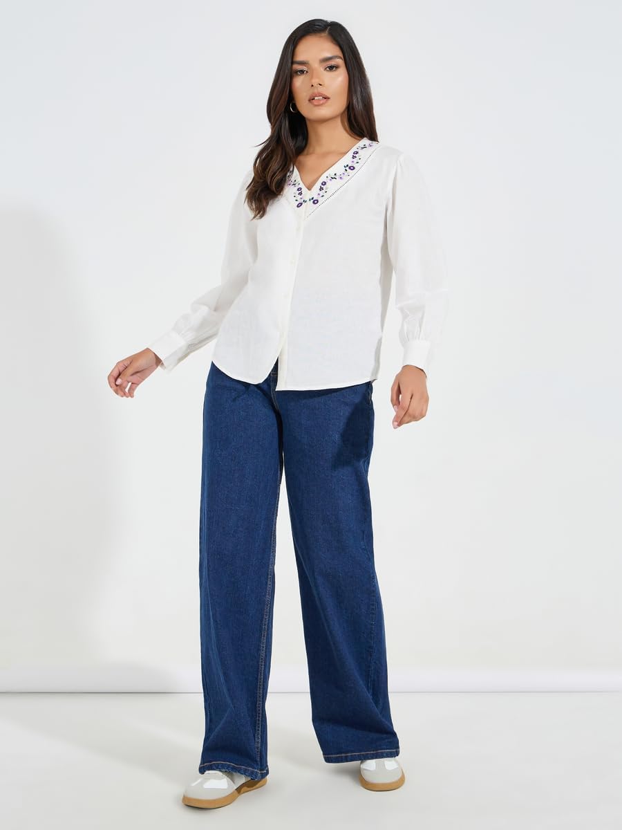 Styli Womene Embroidery Detail V Neck Blouse With Cuffed Sleeve 3 Styli Womene Embroidery Detail V Neck Blouse With Cuffed Sleeve - الصورة 3